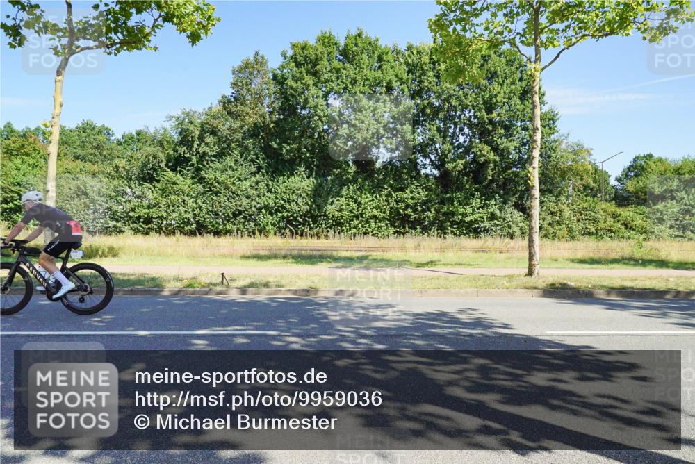 09.08.2026 - GEWOBA Citytriathlon Bremen Michael Burmester http://msf.ph/oto/9959036 09.08.2026 12:12:17 Radfahren 589, 610, 618, 632, 677, 697 meine-sportfotos.de