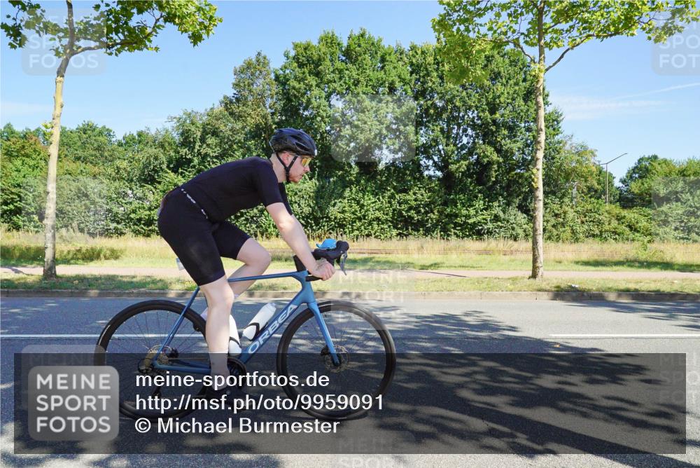 09.08.2026 - GEWOBA Citytriathlon Bremen Michael Burmester http://msf.ph/oto/9959091 09.08.2026 12:13:33 Radfahren 591, 592, 645, 685, 710, 824, 884, 1011, 1116, 1150 meine-sportfotos.de