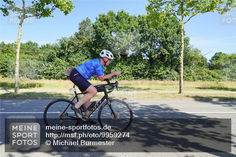 09.08.2026 - GEWOBA Citytriathlon Bremen Michael Burmester http://msf.ph/oto/9959274 09.08.2026 12:18:30 Radfahren 814, 826, 864, 872, 970, 1003 meine-sportfotos.de