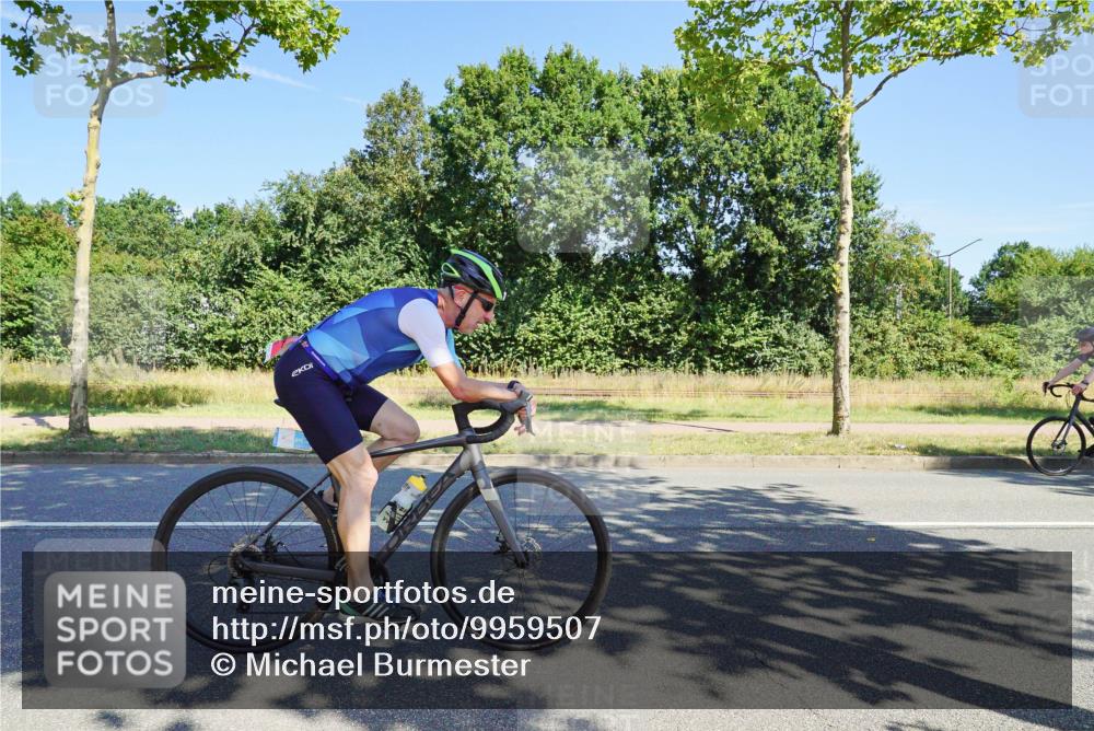 09.08.2026 - GEWOBA Citytriathlon Bremen Michael Burmester http://msf.ph/oto/9959507 09.08.2026 12:24:16 Radfahren 546, 586, 675, 870, 1105 meine-sportfotos.de