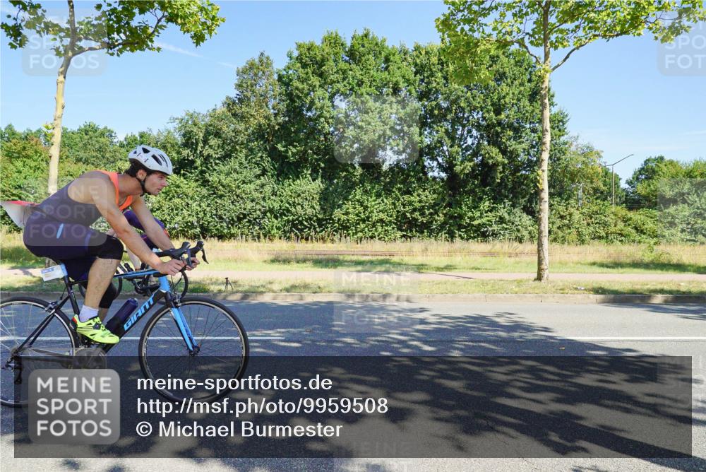 09.08.2026 - GEWOBA Citytriathlon Bremen Michael Burmester http://msf.ph/oto/9959508 09.08.2026 12:24:17 Radfahren 546, 586, 675, 870, 1105 meine-sportfotos.de