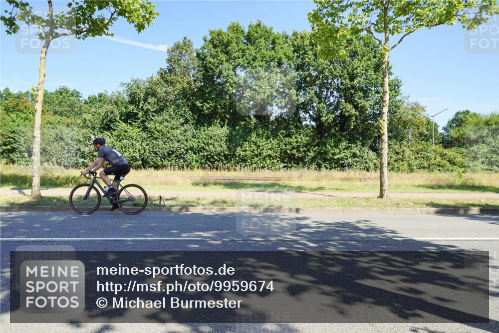 09.08.2026 - GEWOBA Citytriathlon Bremen Michael Burmester http://msf.ph/oto/9959674 09.08.2026 12:28:17 Radfahren 549, 631, 661, 666, 676, 690, 862, 951, 1002, 1148 meine-sportfotos.de