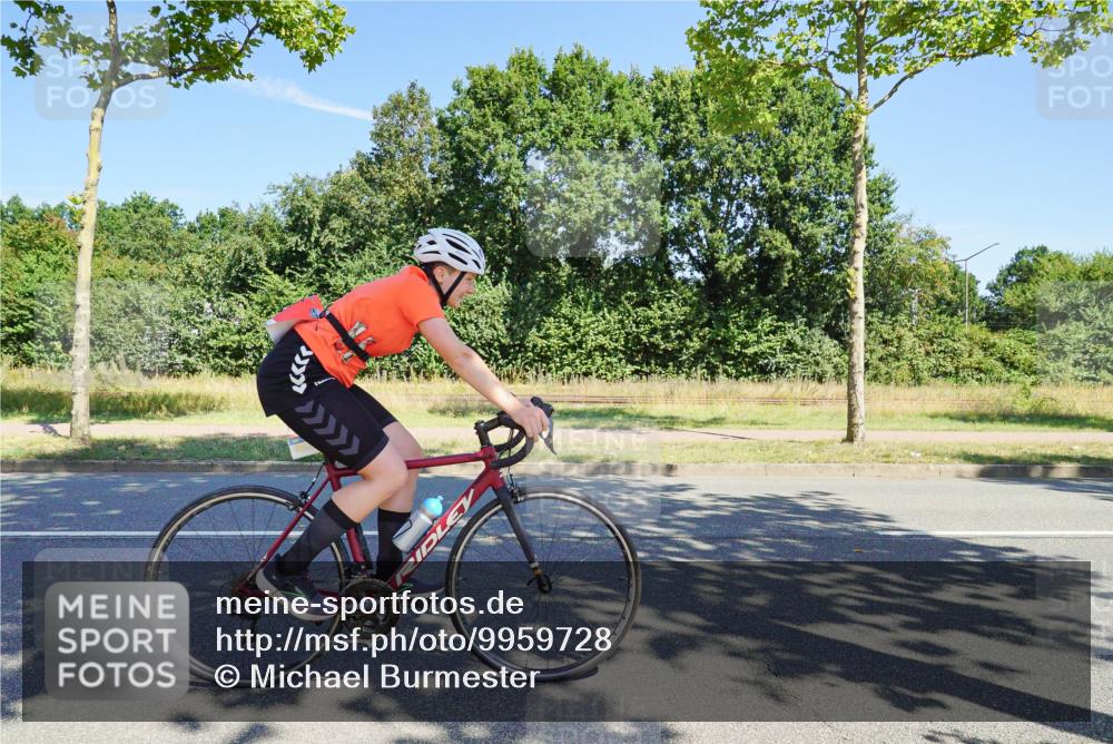 09.08.2026 - GEWOBA Citytriathlon Bremen Michael Burmester http://msf.ph/oto/9959728 09.08.2026 12:29:32 Radfahren 575, 642, 697, 724, 811, 825, 905, 999 meine-sportfotos.de