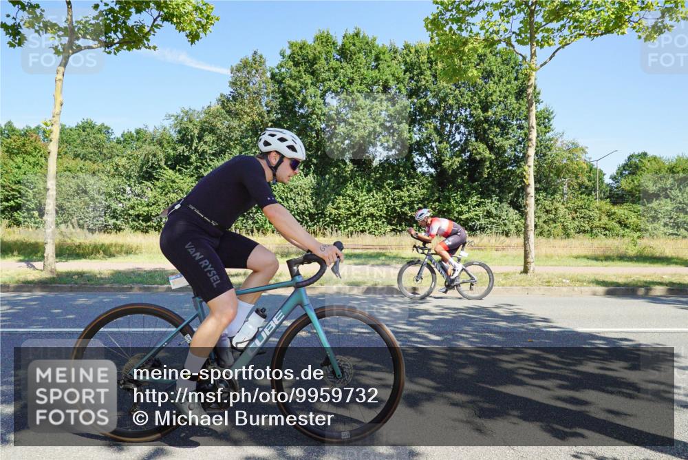 09.08.2026 - GEWOBA Citytriathlon Bremen Michael Burmester http://msf.ph/oto/9959732 09.08.2026 12:29:38 Radfahren 575, 642, 697, 724, 825, 905, 999, 1011 meine-sportfotos.de