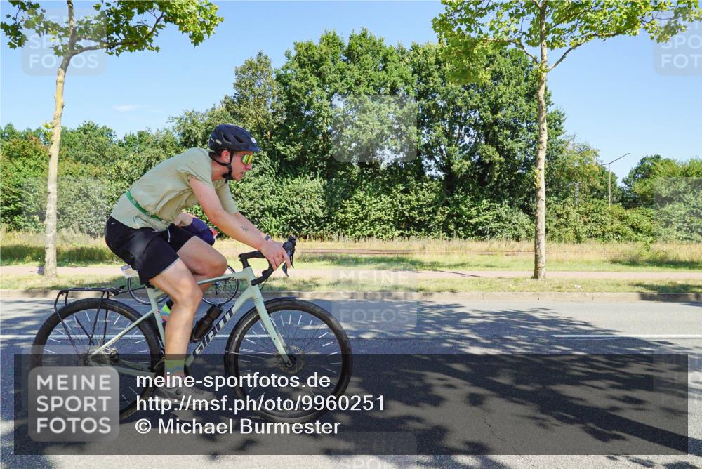 09.08.2026 - GEWOBA Citytriathlon Bremen Michael Burmester http://msf.ph/oto/9960251 09.08.2026 12:42:32 Radfahren 635, 768, 782, 870, 885, 966 meine-sportfotos.de