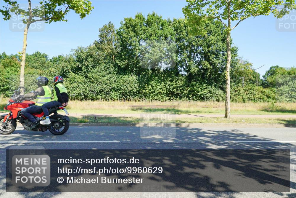 09.08.2026 - GEWOBA Citytriathlon Bremen Michael Burmester http://msf.ph/oto/9960629 09.08.2026 12:51:54 Radfahren 545, 582, 615, 867, 990, 1013, 1143 meine-sportfotos.de
