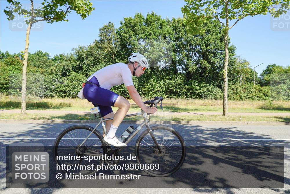09.08.2026 - GEWOBA Citytriathlon Bremen Michael Burmester http://msf.ph/oto/9960669 09.08.2026 12:53:08 Radfahren 555, 600, 604, 748, 855, 920, 921, 1129 meine-sportfotos.de