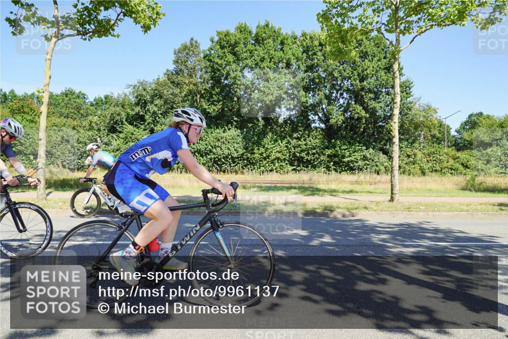 09.08.2026 - GEWOBA Citytriathlon Bremen Michael Burmester http://msf.ph/oto/9961137 09.08.2026 13:04:31 Radfahren 112, 569, 630, 692, 697, 881, 936, 941, 962, 997, 1002, 1152 meine-sportfotos.de