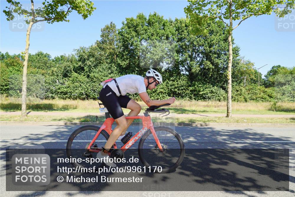09.08.2026 - GEWOBA Citytriathlon Bremen Michael Burmester http://msf.ph/oto/9961170 09.08.2026 13:05:43 Radfahren 561, 593, 613, 642, 958, 1116, 1145 meine-sportfotos.de