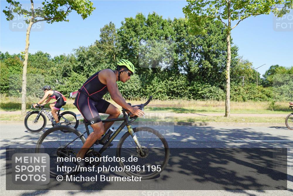 09.08.2026 - GEWOBA Citytriathlon Bremen Michael Burmester http://msf.ph/oto/9961195 09.08.2026 13:06:23 Radfahren 547, 645, 647, 677, 683, 685, 765, 927 meine-sportfotos.de