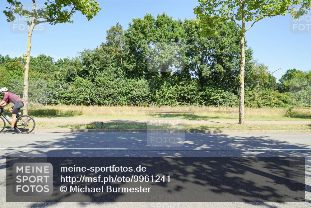 09.08.2026 - GEWOBA Citytriathlon Bremen Michael Burmester http://msf.ph/oto/9961241 09.08.2026 13:07:55 Radfahren 590, 648, 688, 932 meine-sportfotos.de