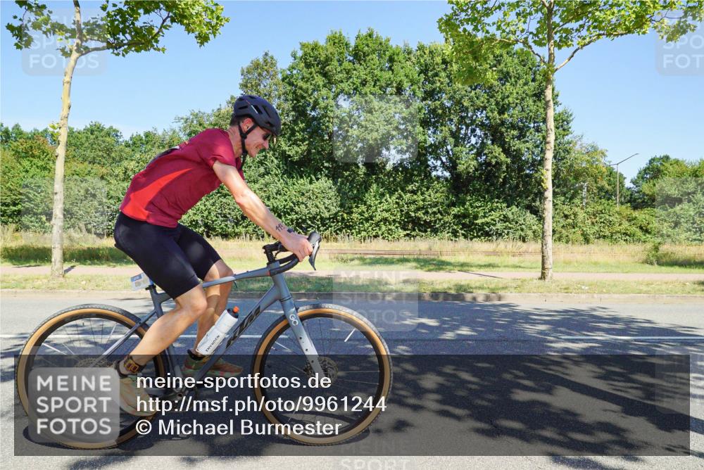 09.08.2026 - GEWOBA Citytriathlon Bremen Michael Burmester http://msf.ph/oto/9961244 09.08.2026 13:08:06 Radfahren 590, 688, 710, 1150 meine-sportfotos.de
