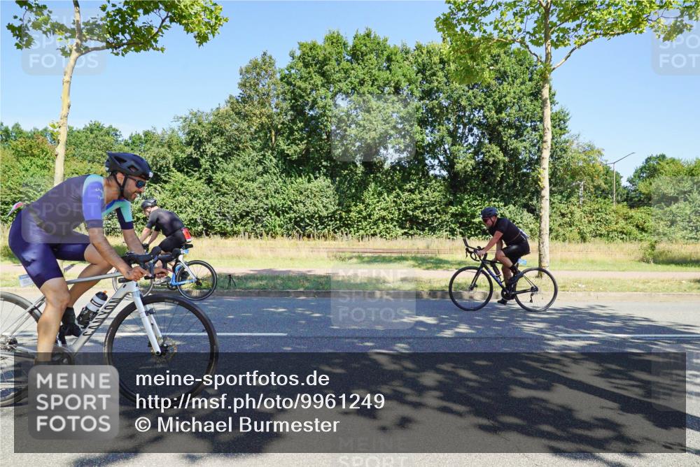 09.08.2026 - GEWOBA Citytriathlon Bremen Michael Burmester http://msf.ph/oto/9961249 09.08.2026 13:08:22 Radfahren 710, 730, 879, 899, 979, 1137 meine-sportfotos.de