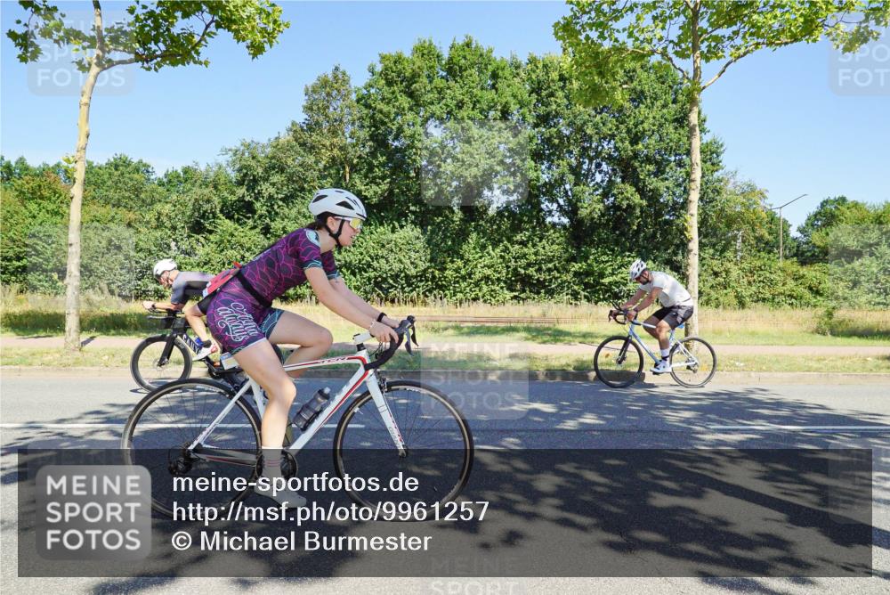 09.08.2026 - GEWOBA Citytriathlon Bremen Michael Burmester http://msf.ph/oto/9961257 09.08.2026 13:08:34 Radfahren 730, 756, 820, 879, 904, 1016, 1137 meine-sportfotos.de