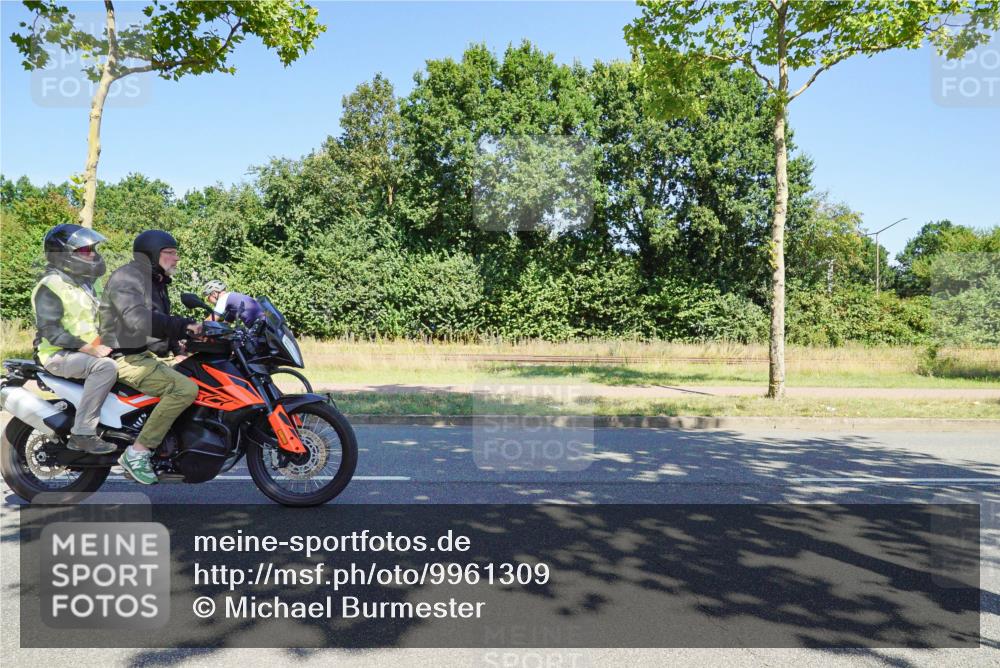 09.08.2026 - GEWOBA Citytriathlon Bremen Michael Burmester http://msf.ph/oto/9961309 09.08.2026 13:10:06 Radfahren 545, 739, 778, 799, 807, 880, 1130 meine-sportfotos.de