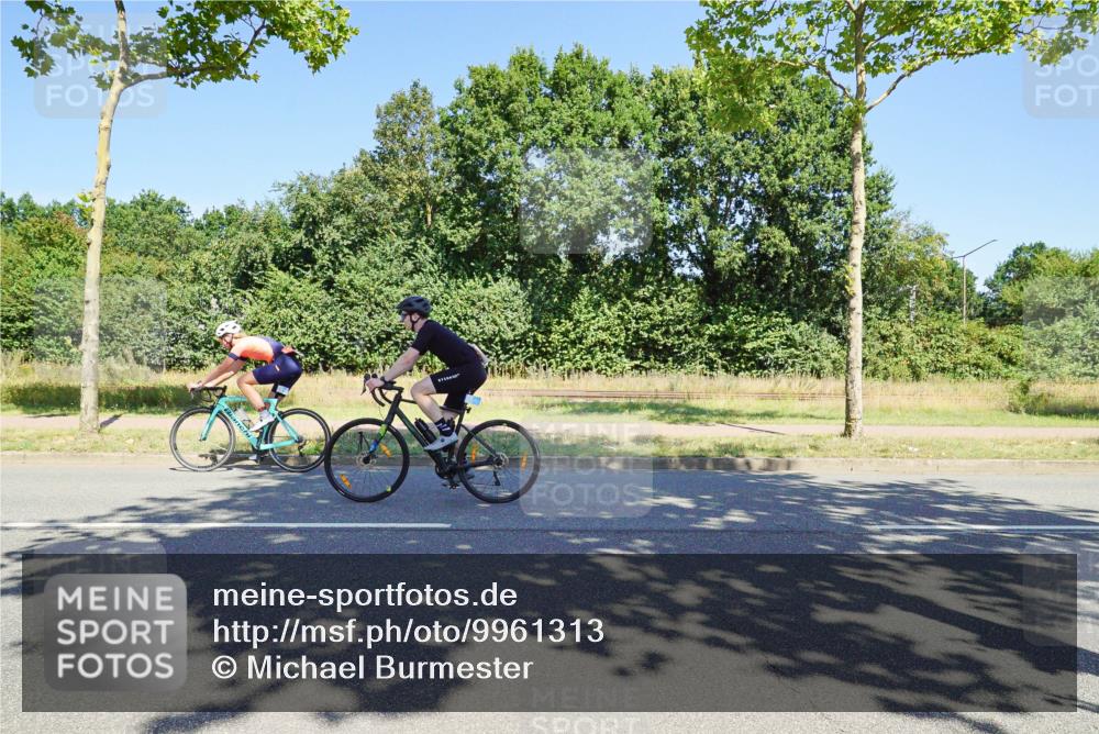 09.08.2026 - GEWOBA Citytriathlon Bremen Michael Burmester http://msf.ph/oto/9961313 09.08.2026 13:10:12 Radfahren 545, 778, 807, 1130 meine-sportfotos.de