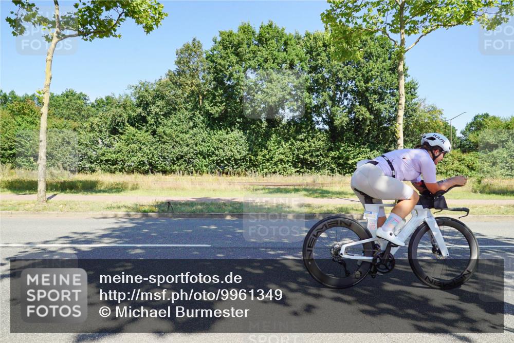 09.08.2026 - GEWOBA Citytriathlon Bremen Michael Burmester http://msf.ph/oto/9961349 09.08.2026 13:11:12 Radfahren 555, 566, 596, 600, 615, 639, 679, 728, 749, 788, 792, 814, 884, 964 meine-sportfotos.de