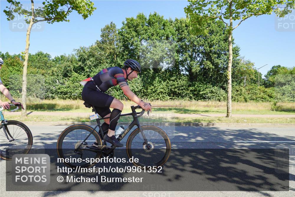 09.08.2026 - GEWOBA Citytriathlon Bremen Michael Burmester http://msf.ph/oto/9961352 09.08.2026 13:11:16 Radfahren 555, 566, 596, 600, 639, 679, 728, 749, 788, 792, 814, 884 meine-sportfotos.de