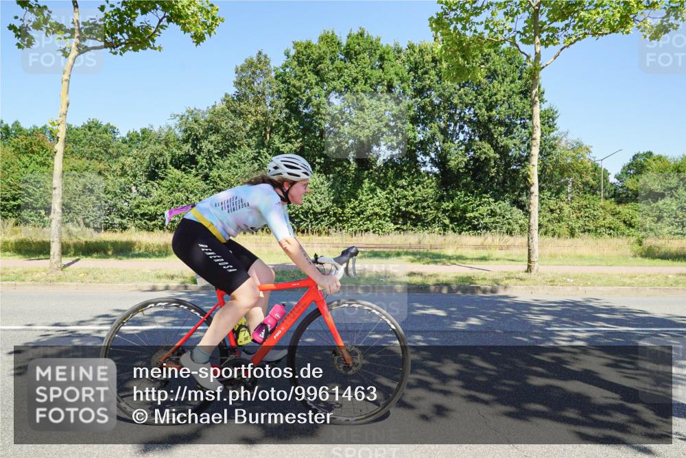 09.08.2026 - GEWOBA Citytriathlon Bremen Michael Burmester http://msf.ph/oto/9961463 09.08.2026 13:15:01 Radfahren 565, 574, 653, 948, 1017 meine-sportfotos.de