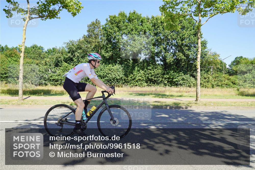 09.08.2026 - GEWOBA Citytriathlon Bremen Michael Burmester http://msf.ph/oto/9961518 09.08.2026 13:17:40 Radfahren 930, 968, 1003, 1132 meine-sportfotos.de