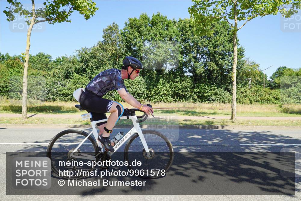 09.08.2026 - GEWOBA Citytriathlon Bremen Michael Burmester http://msf.ph/oto/9961578 09.08.2026 13:20:14 Radfahren 859, 923, 933, 940, 943, 1140 meine-sportfotos.de
