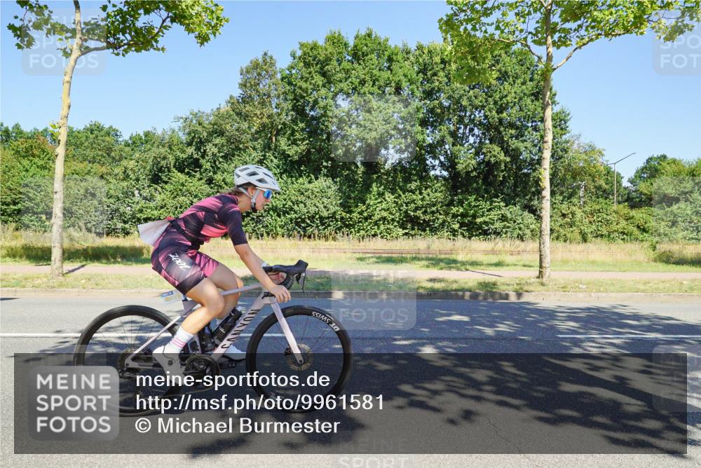 09.08.2026 - GEWOBA Citytriathlon Bremen Michael Burmester http://msf.ph/oto/9961581 09.08.2026 13:20:20 Radfahren 859, 933, 943, 1140 meine-sportfotos.de