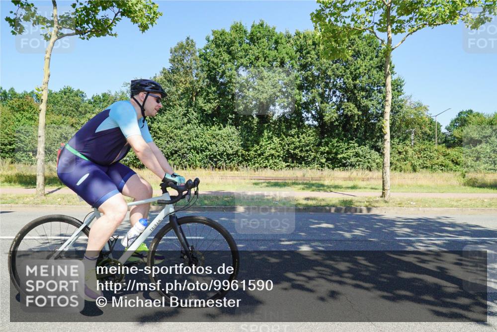 09.08.2026 - GEWOBA Citytriathlon Bremen Michael Burmester http://msf.ph/oto/9961590 09.08.2026 13:20:50 Radfahren 672, 957, 1125 meine-sportfotos.de