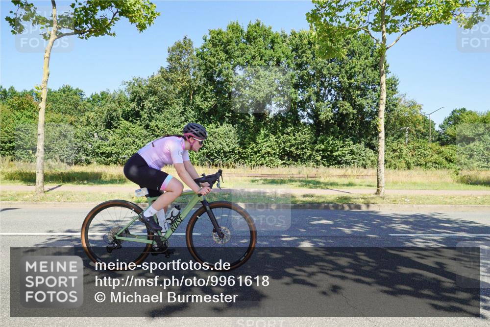 09.08.2026 - GEWOBA Citytriathlon Bremen Michael Burmester http://msf.ph/oto/9961618 09.08.2026 13:23:05 Radfahren 779, 828, 1106 meine-sportfotos.de