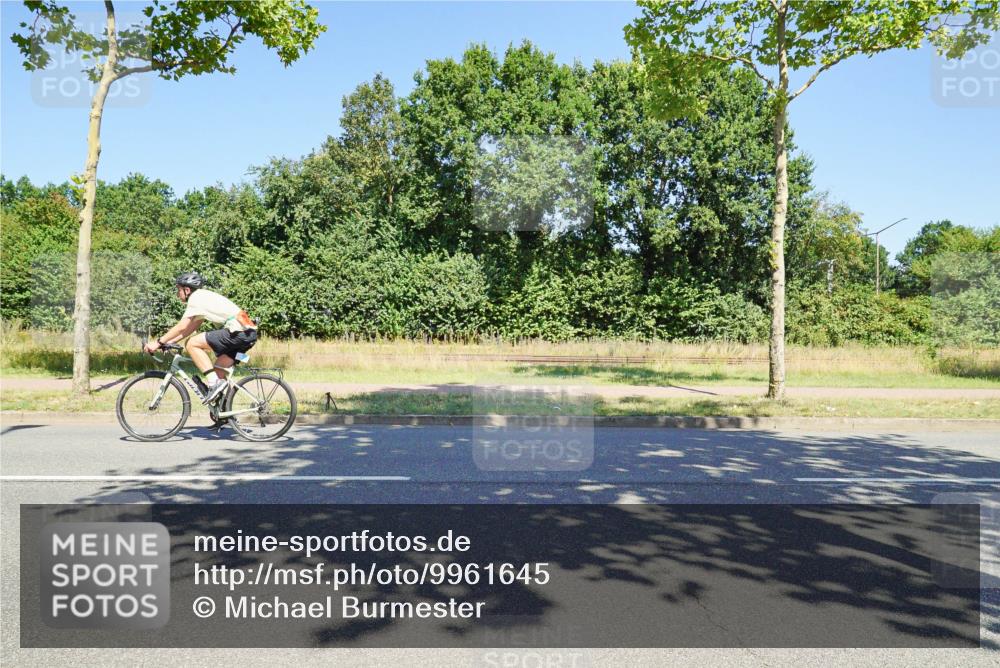 09.08.2026 - GEWOBA Citytriathlon Bremen Michael Burmester http://msf.ph/oto/9961645 09.08.2026 13:24:11 Radfahren 881, 891, 917, 945, 974, 1120 meine-sportfotos.de