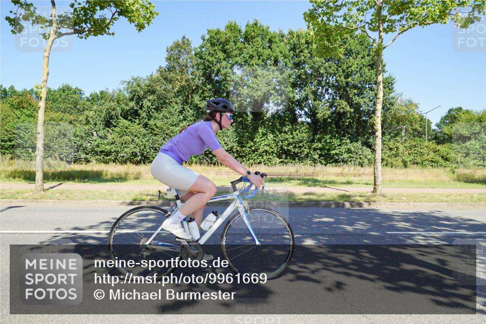 09.08.2026 - GEWOBA Citytriathlon Bremen Michael Burmester http://msf.ph/oto/9961669 09.08.2026 13:25:20 Radfahren 856, 922, 936, 958, 1108 meine-sportfotos.de