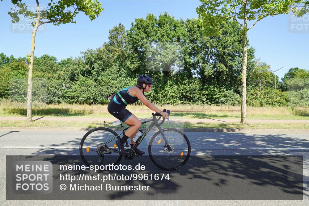 09.08.2026 - GEWOBA Citytriathlon Bremen Michael Burmester http://msf.ph/oto/9961674 09.08.2026 13:25:44 Radfahren 811, 830, 962, 996 meine-sportfotos.de