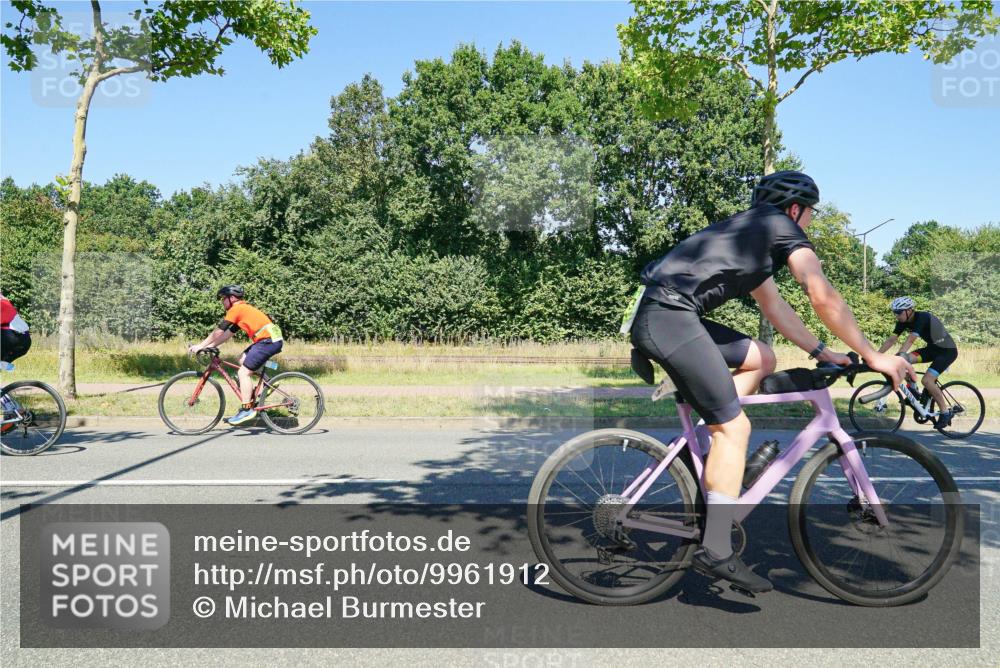09.08.2026 - GEWOBA Citytriathlon Bremen Michael Burmester http://msf.ph/oto/9961912 09.08.2026 14:12:45 Radfahren 22, 134, 148, 159, 294 meine-sportfotos.de