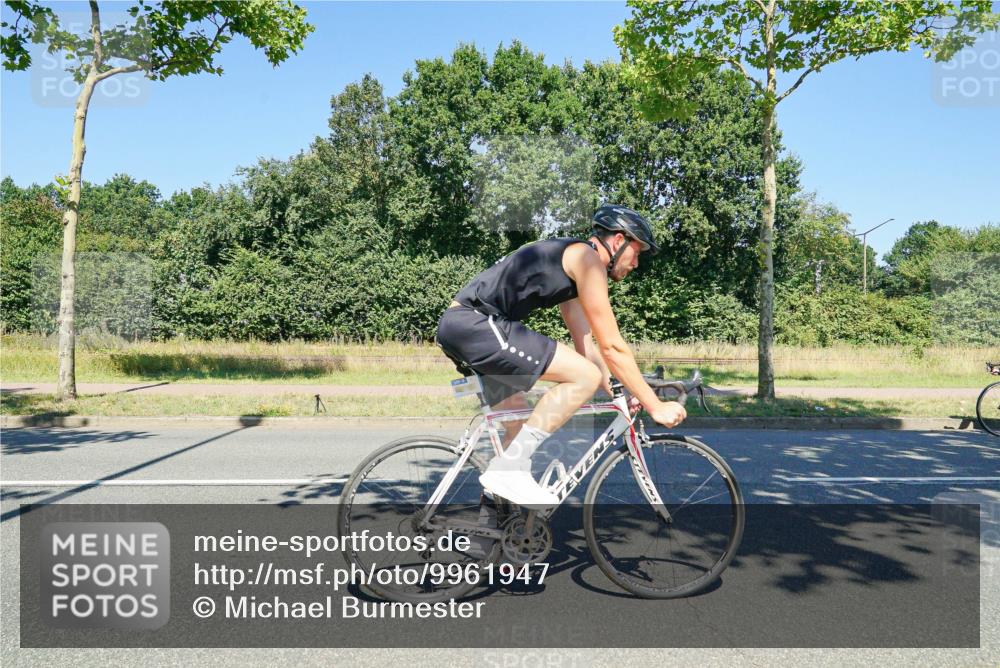 09.08.2026 - GEWOBA Citytriathlon Bremen Michael Burmester http://msf.ph/oto/9961947 09.08.2026 14:13:41 Radfahren 12, 17, 86, 95, 98, 115, 152, 158, 179, 180, 346 meine-sportfotos.de