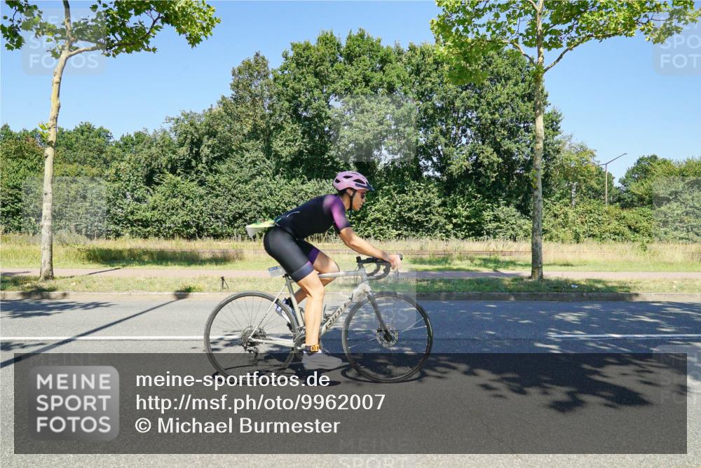 09.08.2026 - GEWOBA Citytriathlon Bremen Michael Burmester http://msf.ph/oto/9962007 09.08.2026 14:15:39 Radfahren 7, 10, 122, 218, 257, 260, 263, 285, 302, 349, 354, 433 meine-sportfotos.de