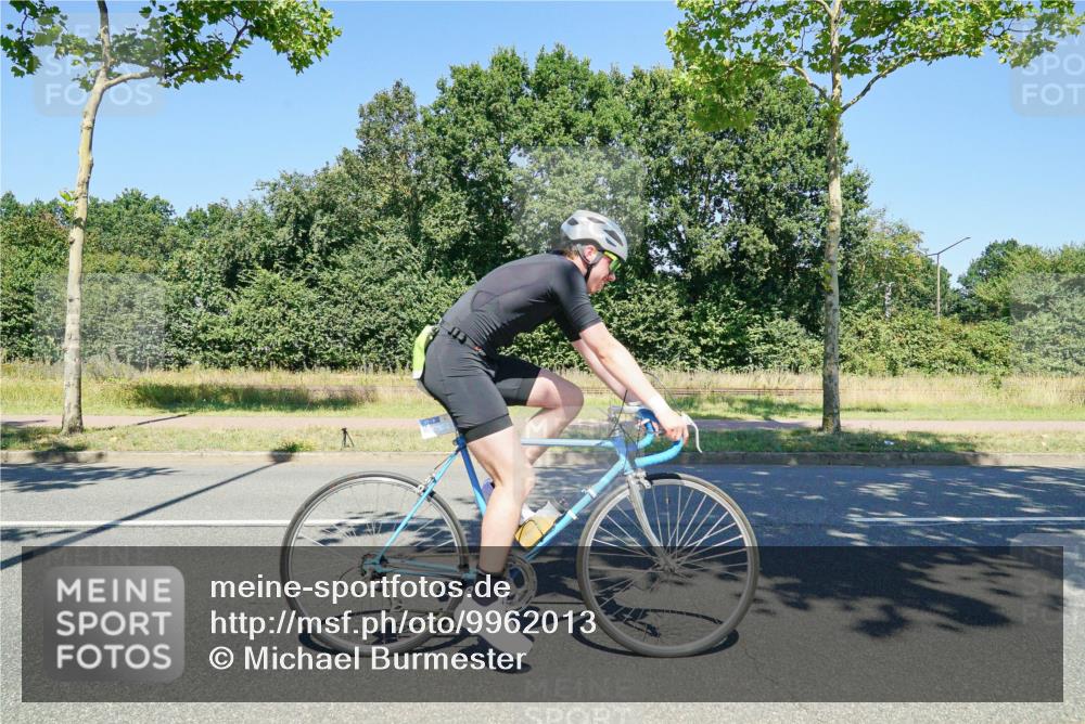 09.08.2026 - GEWOBA Citytriathlon Bremen Michael Burmester http://msf.ph/oto/9962013 09.08.2026 14:15:48 Radfahren 14, 37, 89, 163, 218, 257, 263, 285, 291, 308, 354 meine-sportfotos.de