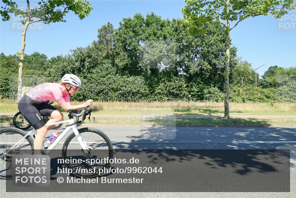 09.08.2026 - GEWOBA Citytriathlon Bremen Michael Burmester http://msf.ph/oto/9962044 09.08.2026 14:16:35 Radfahren 20, 58, 132, 192, 203, 220, 240, 271, 284, 325, 351, 360 meine-sportfotos.de