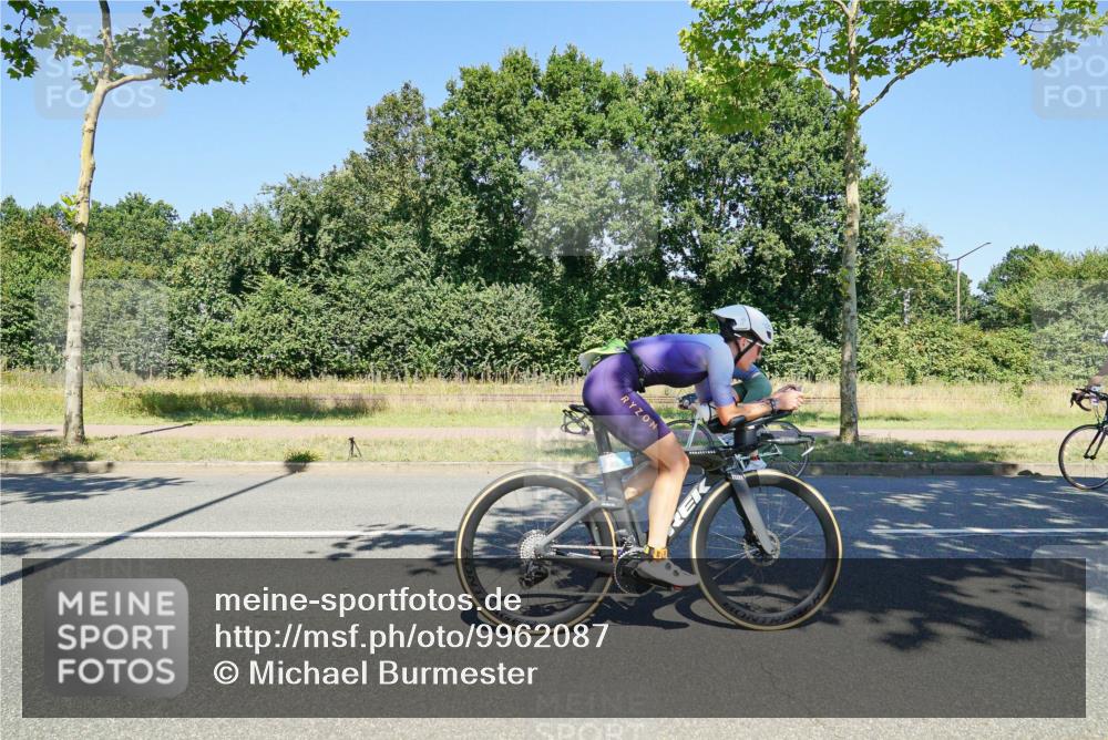 09.08.2026 - GEWOBA Citytriathlon Bremen Michael Burmester http://msf.ph/oto/9962087 09.08.2026 14:17:38 Radfahren 88, 106, 110, 193, 229, 256, 269, 274, 290, 309, 316, 321, 337, 356, 429, 457, 470 meine-sportfotos.de