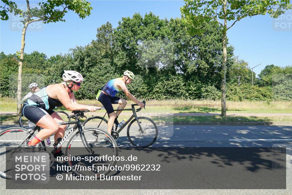 09.08.2026 - GEWOBA Citytriathlon Bremen Michael Burmester http://msf.ph/oto/9962232 09.08.2026 14:20:28 Radfahren 233, 250, 282, 338, 384, 398, 417, 450, 456, 482, 532 meine-sportfotos.de