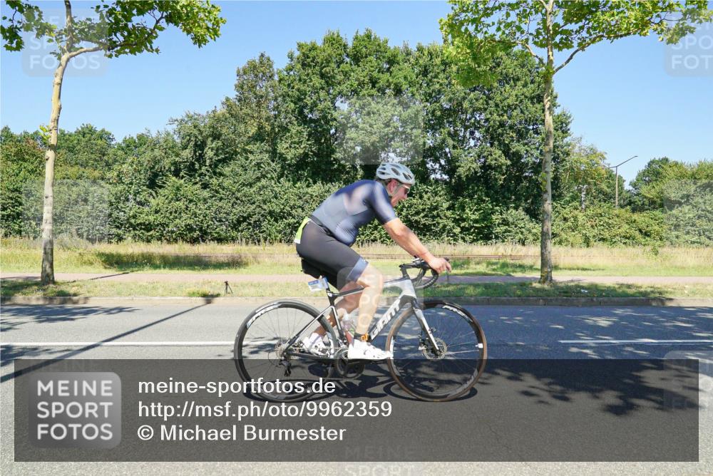09.08.2026 - GEWOBA Citytriathlon Bremen Michael Burmester http://msf.ph/oto/9962359 09.08.2026 14:23:34 Radfahren 318, 332, 375, 424, 426, 463, 467 meine-sportfotos.de