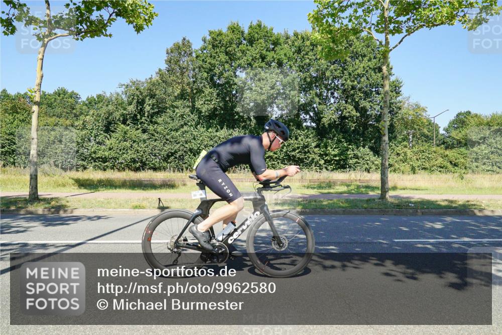 09.08.2026 - GEWOBA Citytriathlon Bremen Michael Burmester http://msf.ph/oto/9962580 09.08.2026 14:30:50 Radfahren 36, 45, 54, 60, 73, 91, 92, 105, 125, 128, 135, 186, 200 meine-sportfotos.de