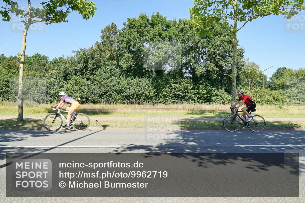 09.08.2026 - GEWOBA Citytriathlon Bremen Michael Burmester http://msf.ph/oto/9962719 09.08.2026 14:35:10 Radfahren 20, 37, 80, 192, 220, 236, 260, 284, 351, 362, 404 meine-sportfotos.de