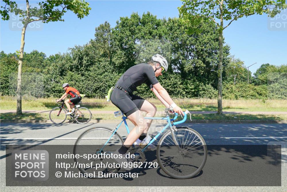 09.08.2026 - GEWOBA Citytriathlon Bremen Michael Burmester http://msf.ph/oto/9962720 09.08.2026 14:35:10 Radfahren 20, 37, 80, 192, 220, 236, 260, 284, 351, 362, 404 meine-sportfotos.de