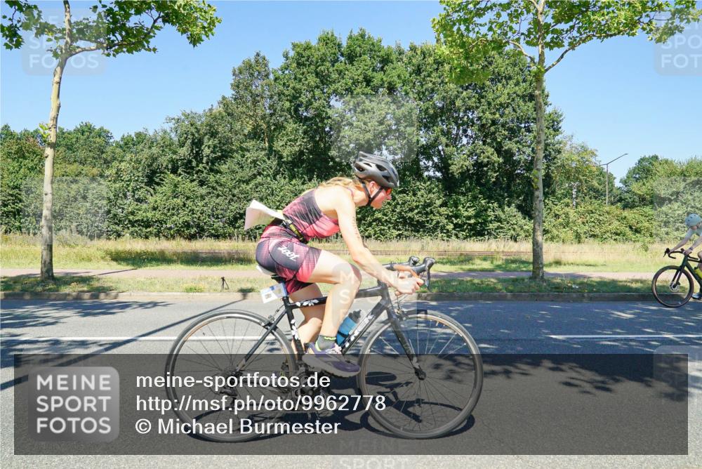 09.08.2026 - GEWOBA Citytriathlon Bremen Michael Burmester http://msf.ph/oto/9962778 09.08.2026 14:36:40 Radfahren 89, 110, 122, 133, 256, 307, 336, 337 meine-sportfotos.de