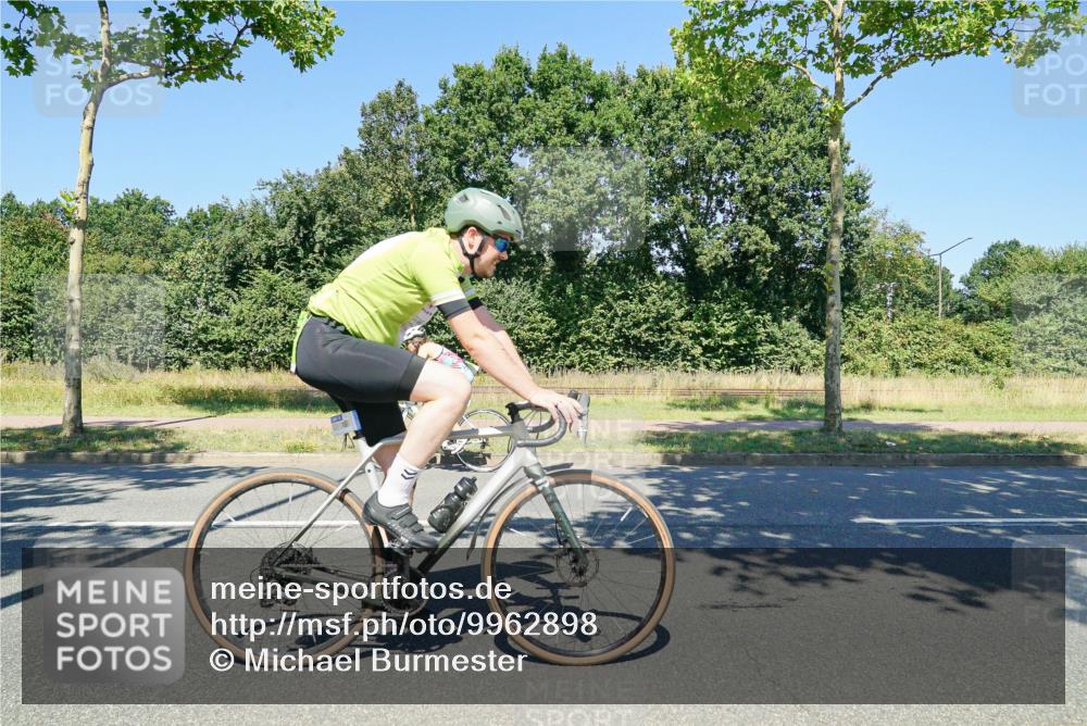 09.08.2026 - GEWOBA Citytriathlon Bremen Michael Burmester http://msf.ph/oto/9962898 09.08.2026 14:39:32 Radfahren 61, 106, 239, 340 meine-sportfotos.de