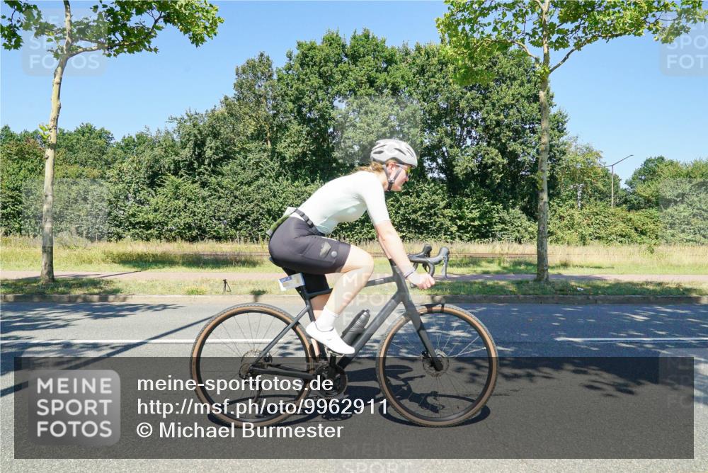 09.08.2026 - GEWOBA Citytriathlon Bremen Michael Burmester http://msf.ph/oto/9962911 09.08.2026 14:39:55 Radfahren 234, 258, 391, 393, 413, 423, 479 meine-sportfotos.de