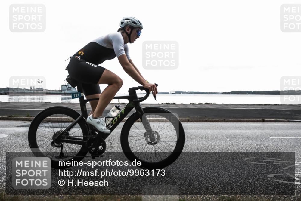 16.08.2026 - KN Förde Triathlon 2026 H.Heesch http://msf.ph/oto/9963173 16.08.2026 09:22:30 Radfahren 127, 148 meine-sportfotos.de