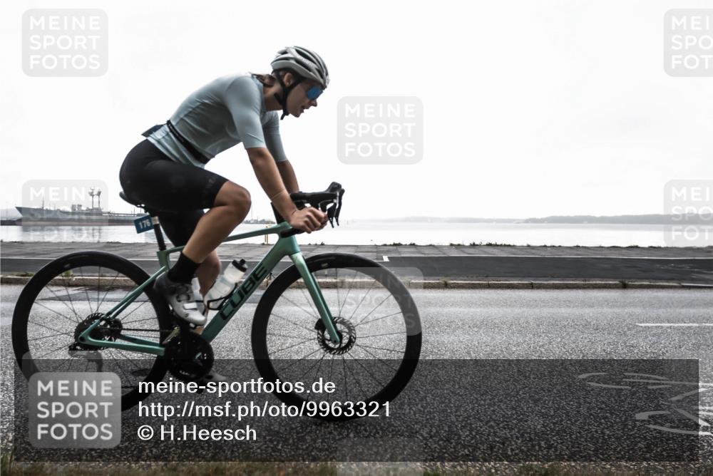 16.08.2026 - KN Förde Triathlon 2026 H.Heesch http://msf.ph/oto/9963321 16.08.2026 09:30:01 Radfahren 126, 176, 211, 229 meine-sportfotos.de