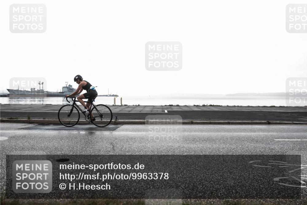 16.08.2026 - KN Förde Triathlon 2026 H.Heesch http://msf.ph/oto/9963378 16.08.2026 09:32:23 Radfahren 133, 232, 262 meine-sportfotos.de