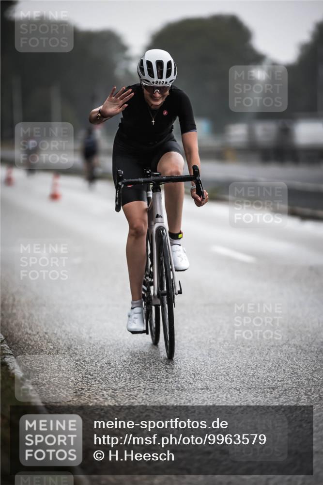16.08.2026 - KN Förde Triathlon 2026 H.Heesch http://msf.ph/oto/9963579 16.08.2026 09:31:34 Radfahren 217, 226 meine-sportfotos.de