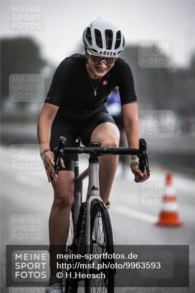 16.08.2026 - KN Förde Triathlon 2026 H.Heesch http://msf.ph/oto/9963593 16.08.2026 09:31:34 Radfahren 217, 226 meine-sportfotos.de